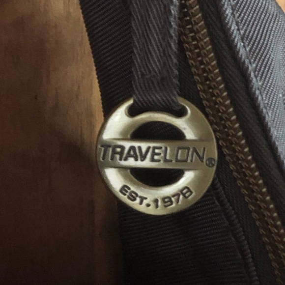 Travelon Anti-Theft Shoulder Bag - Picture 4 of 9